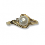 10K Yellow Gold Fresh Water Cultured Pearl Ring With Diamond Accents Size 7 MM Width: 5